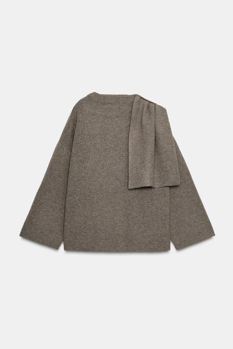 MANTEAU COURT EN MAILLE AVEC ÉCHARPE INTÉGRÉE